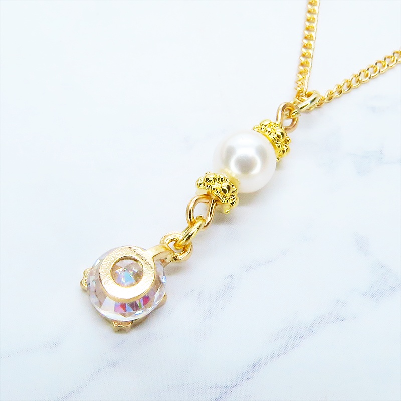 マットゴールド キュービックジルコニアの猫フェイスフレームとスワロフスキーパールのネックレス 長さ変更可 アジャスター可