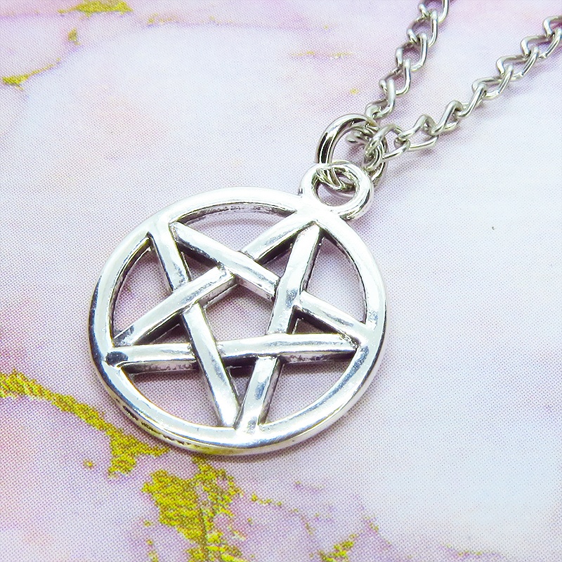 アンティークシルバー ペンタグラム(五芒星)のチャームを使ったネックレス 長さ調整可 アジャスター可