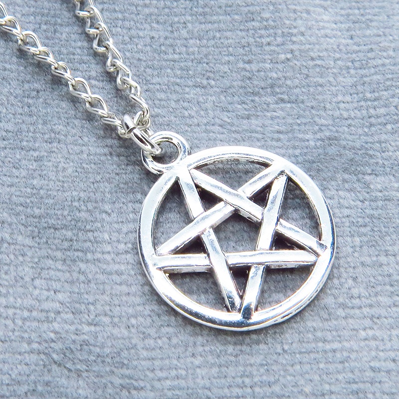 アンティークシルバー ペンタグラム(五芒星)のチャームを使ったネックレス 長さ調整可 アジャスター可