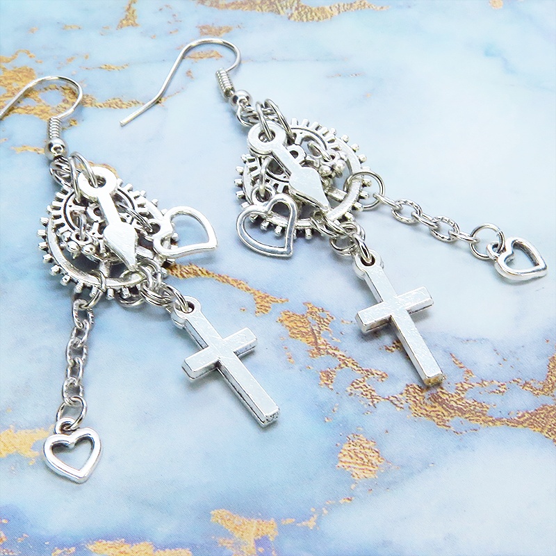 アンティークシルバー ロザリオ(十字架)と歯車を組合せたスチームパンク風チェーン付きピアス サージカル可