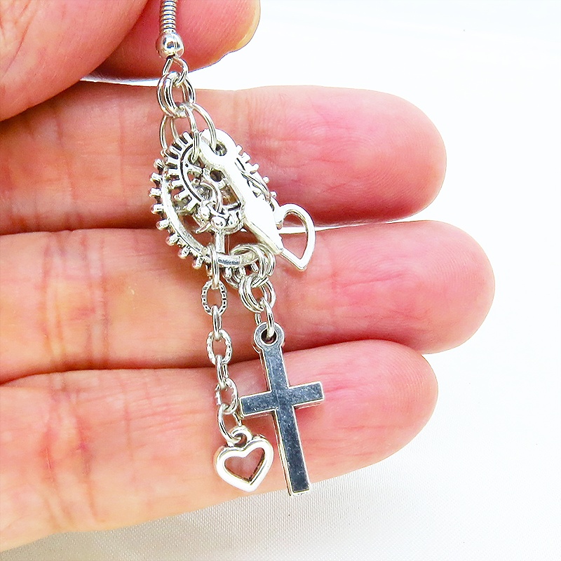 アンティークシルバー ロザリオ(十字架)と歯車を組合せたスチームパンク風チェーン付きピアス サージカル可