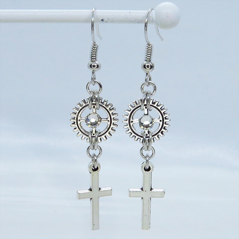 アンティークシルバー ロザリオ(十字架)と歯車を組合せたコンパクトなピアス ラインストーン サージカル可