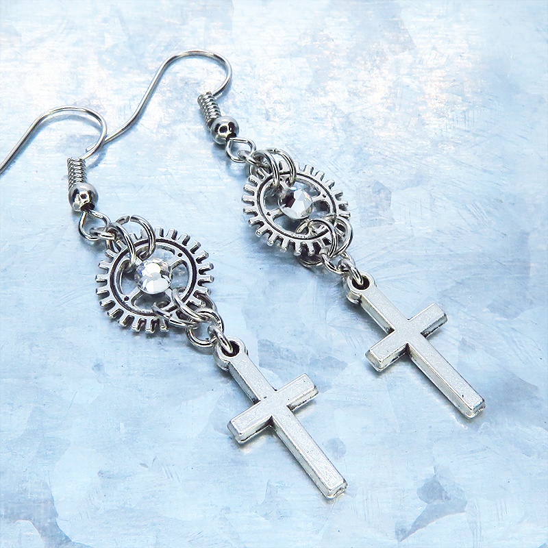 アンティークシルバー ロザリオ(十字架)と歯車を組合せたコンパクトなピアス ラインストーン サージカル可