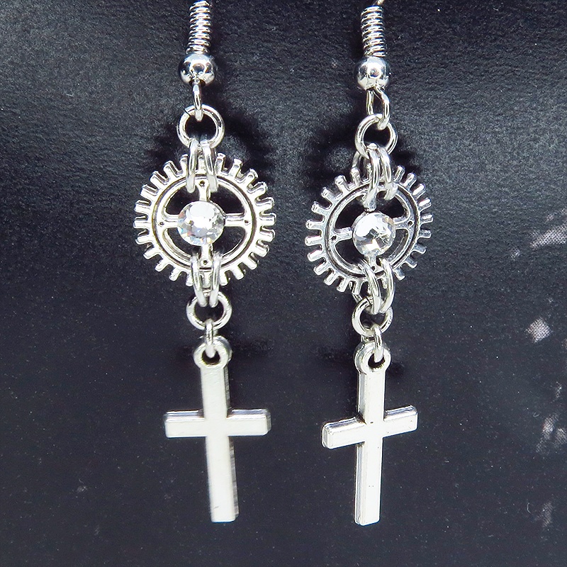 アンティークシルバー ロザリオ(十字架)と歯車を組合せたコンパクトなピアス ラインストーン サージカル可
