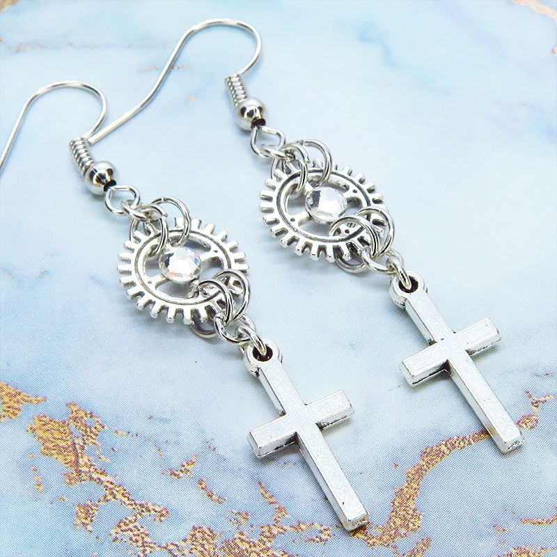 アンティークシルバー ロザリオ(十字架)と歯車を組合せたコンパクトなピアス ラインストーン サージカル可
