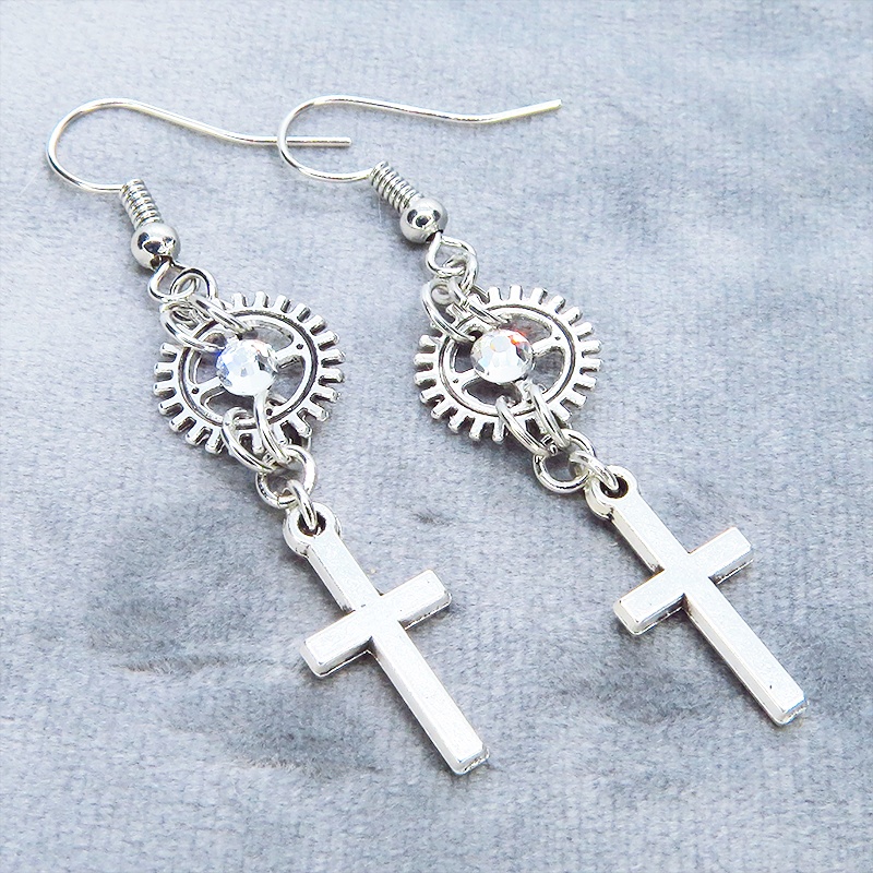 アンティークシルバー ロザリオ(十字架)と歯車を組合せたコンパクトなピアス ラインストーン サージカル可