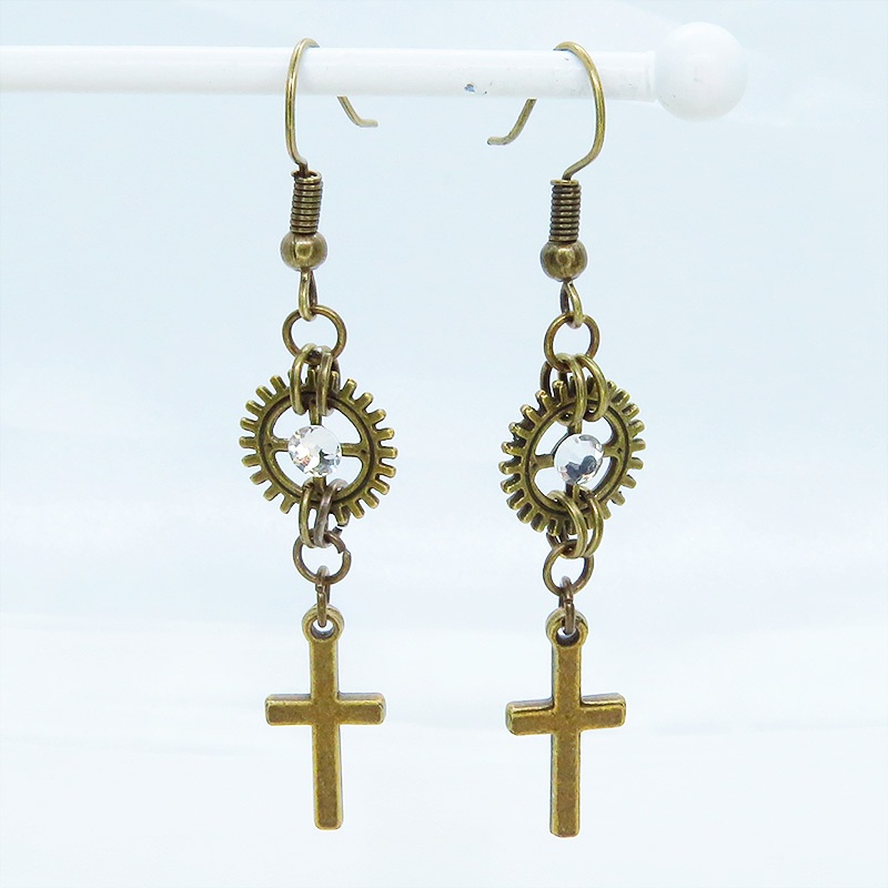 アンティークゴールド ロザリオ(十字架)と歯車を組合せたコンパクトなピアス ラインストーン