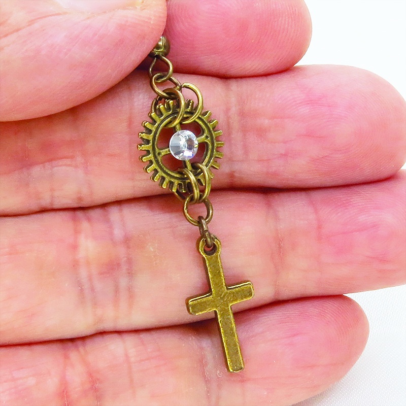 アンティークゴールド ロザリオ(十字架)と歯車を組合せたコンパクトなピアス ラインストーン