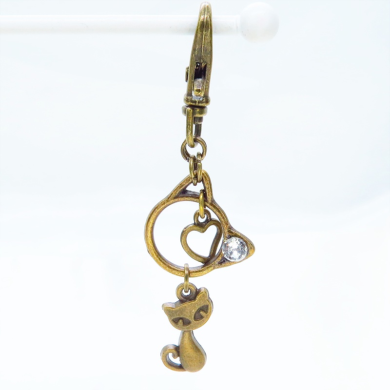 アンティークゴールド 猫モチーフと猫フェイスフレームのダブル猫キーホルダー スワロフスキークリスタル 金具変更可