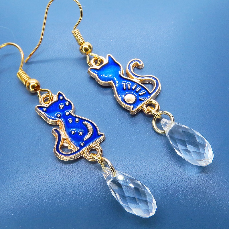 猫とお日様とお星さまと三日月のピアス ティアドロップガラス・クリスタル マットゴールド サージカル可