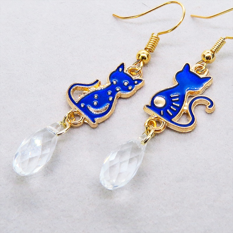 猫とお日様とお星さまと三日月のピアス ティアドロップガラス・クリスタル マットゴールド サージカル可