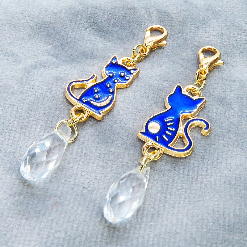 マスク・スマホチャーム 猫とお日様とお星さまと三日月のチャーム ティアドロップ ガラス・クリスタル 金具変更可 セット可