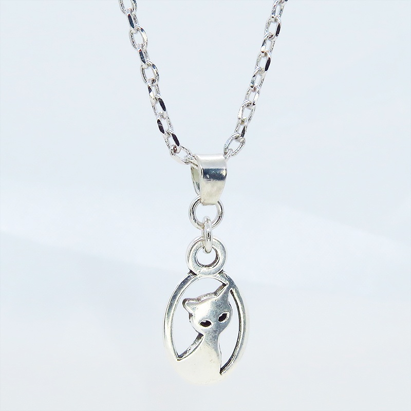 シルバーカラー 猫シルエットモチーフを使ったコンパクトでシンプルな可愛いネックレス 長さ調整可 アジャスター可