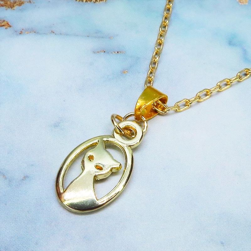 ゴールドカラー 猫シルエットモチーフを使ったコンパクトでシンプルな可愛いネックレス 長さ調整可 アジャスター可