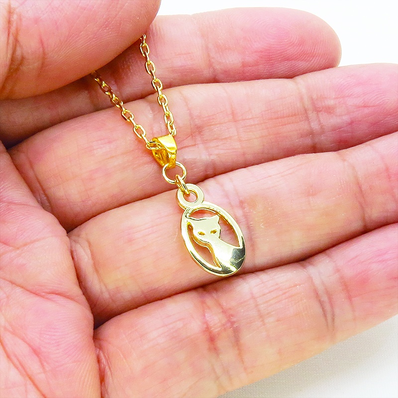ゴールドカラー 猫シルエットモチーフを使ったコンパクトでシンプルな可愛いネックレス 長さ調整可 アジャスター可