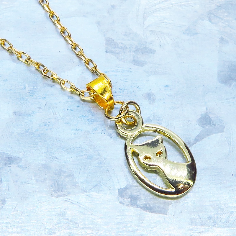 ゴールドカラー 猫シルエットモチーフを使ったコンパクトでシンプルな可愛いネックレス 長さ調整可 アジャスター可