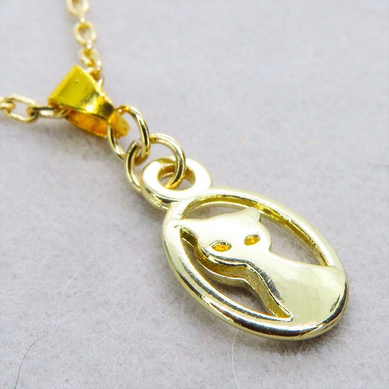 ゴールドカラー 猫シルエットモチーフを使ったコンパクトでシンプルな可愛いネックレス 長さ調整可 アジャスター可