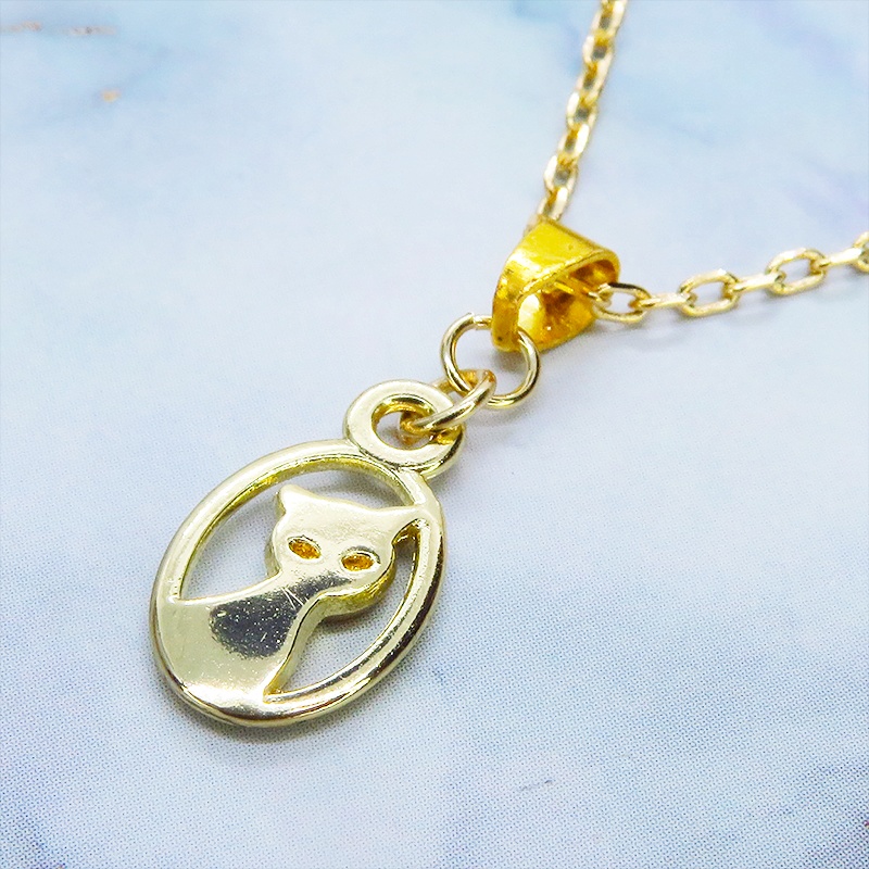 ゴールドカラー 猫シルエットモチーフを使ったコンパクトでシンプルな可愛いネックレス 長さ調整可 アジャスター可