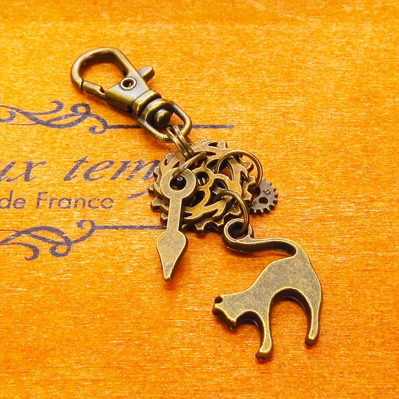 アンティークゴールド 跳ね猫と歯車を組み合わたコンパクトなスチームパンク風キーホルダー バッグチャーム