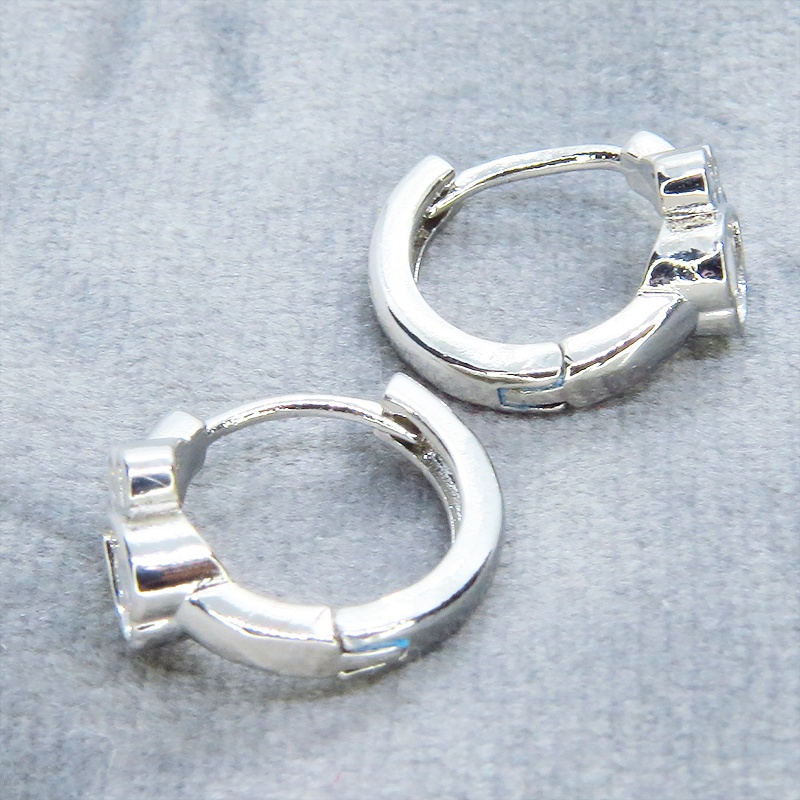 【再々販】シルバー925 クリアなジルコンが輝く肉球モチーフのフープピアス リングピアス 猫 犬