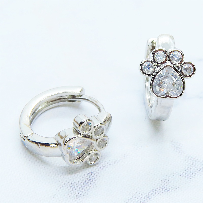 【再々販】シルバー925 クリアなジルコンが輝く肉球モチーフのフープピアス リングピアス 猫 犬