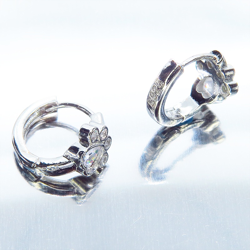 【再々販】シルバー925 クリアなジルコンが輝く肉球モチーフのフープピアス リングピアス 猫 犬