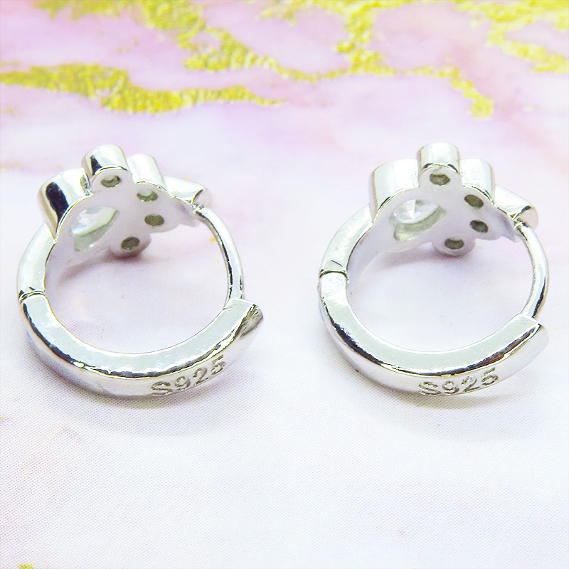 【再々販】シルバー925 クリアなジルコンが輝く肉球モチーフのフープピアス リングピアス 猫 犬