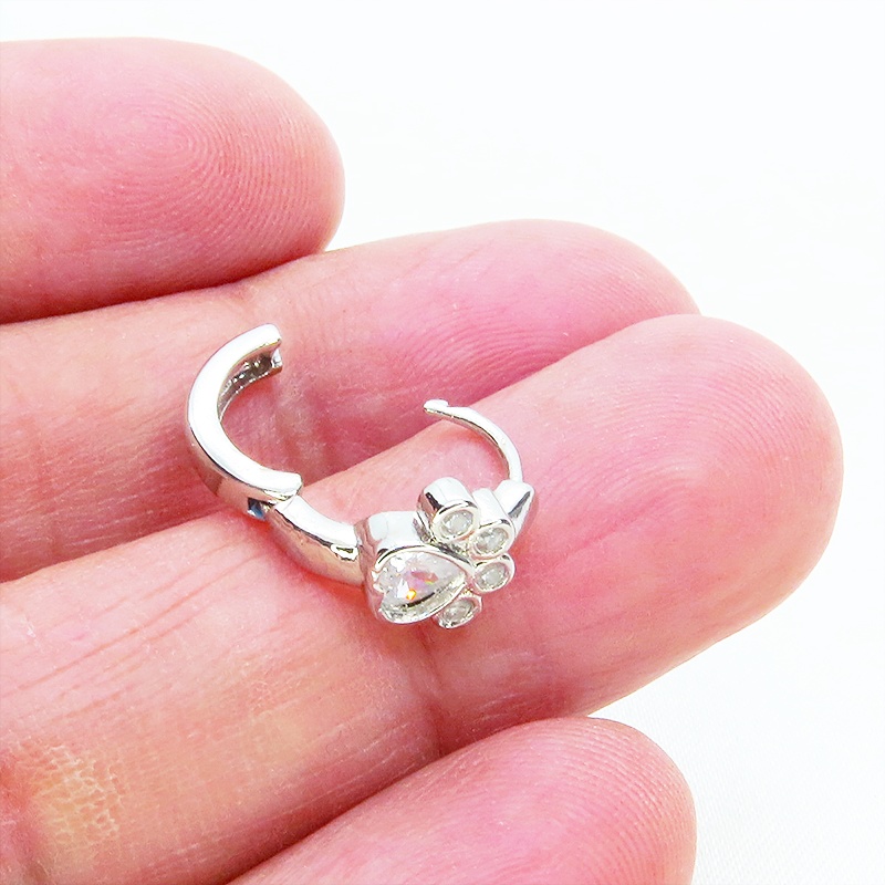 【再々販】シルバー925 クリアなジルコンが輝く肉球モチーフのフープピアス リングピアス 猫 犬