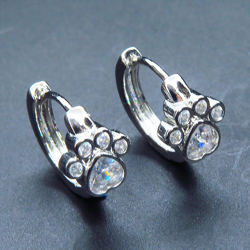 【再々販】シルバー925 クリアなジルコンが輝く肉球モチーフのフープピアス リングピアス 猫 犬