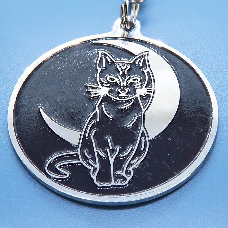 ステンレス製 シルバーカラー 黒猫と三日月のラウンドチャーム バッグチャーム ファスナーチャーム エナメル 金具変更可