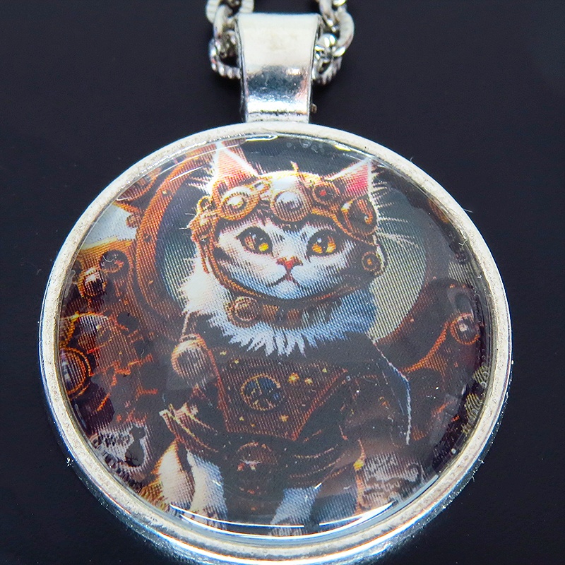 猫とスチームパンクなカボションガラスネックレス 零型アンティークシルバー仕様 長さ調整可 アジャスター可