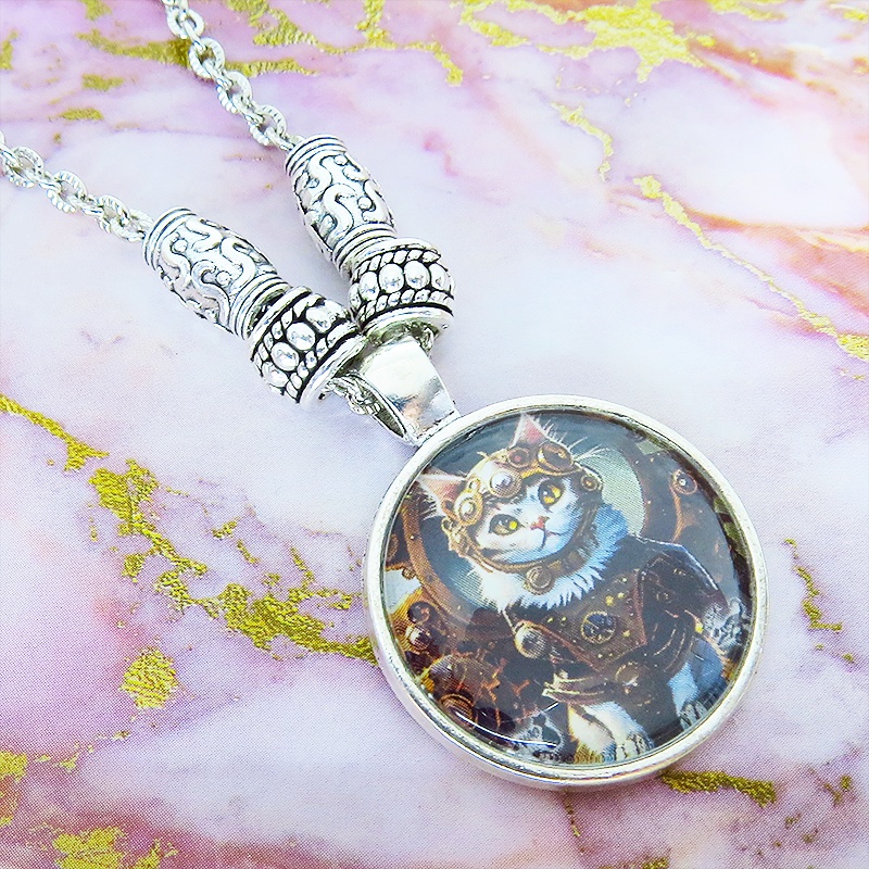 猫とスチームパンクなカボションガラスネックレス 零型アンティークシルバー仕様 長さ調整可 アジャスター可