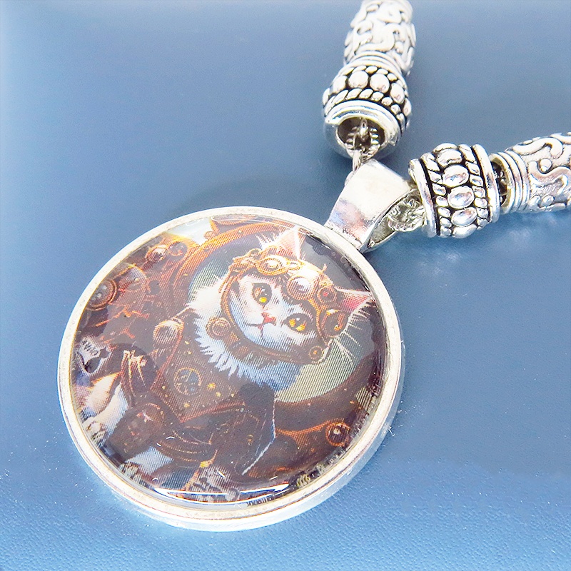 猫とスチームパンクなカボションガラスネックレス 零型アンティークシルバー仕様 長さ調整可 アジャスター可