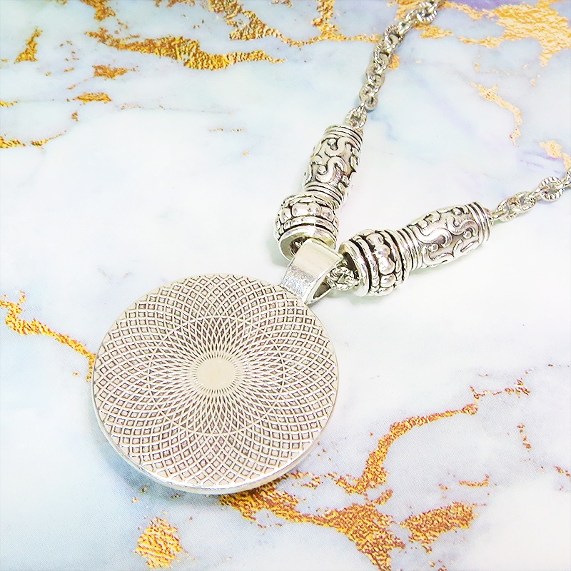 猫とスチームパンクなカボションガラスネックレス 零型アンティークシルバー仕様 長さ調整可 アジャスター可