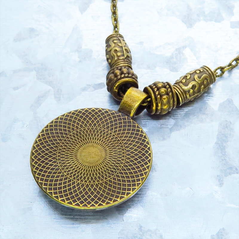 猫とスチームパンクなカボションガラスネックレス 零型アンティークゴールド仕様 長さ調整可 アジャスター可