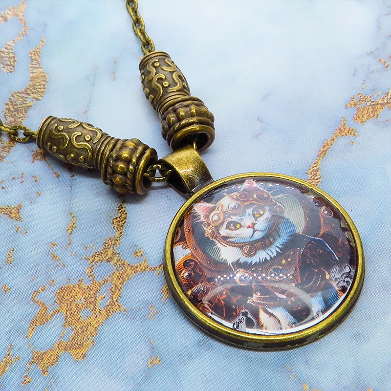 猫とスチームパンクなカボションガラスネックレス 零型アンティークゴールド仕様 長さ調整可 アジャスター可