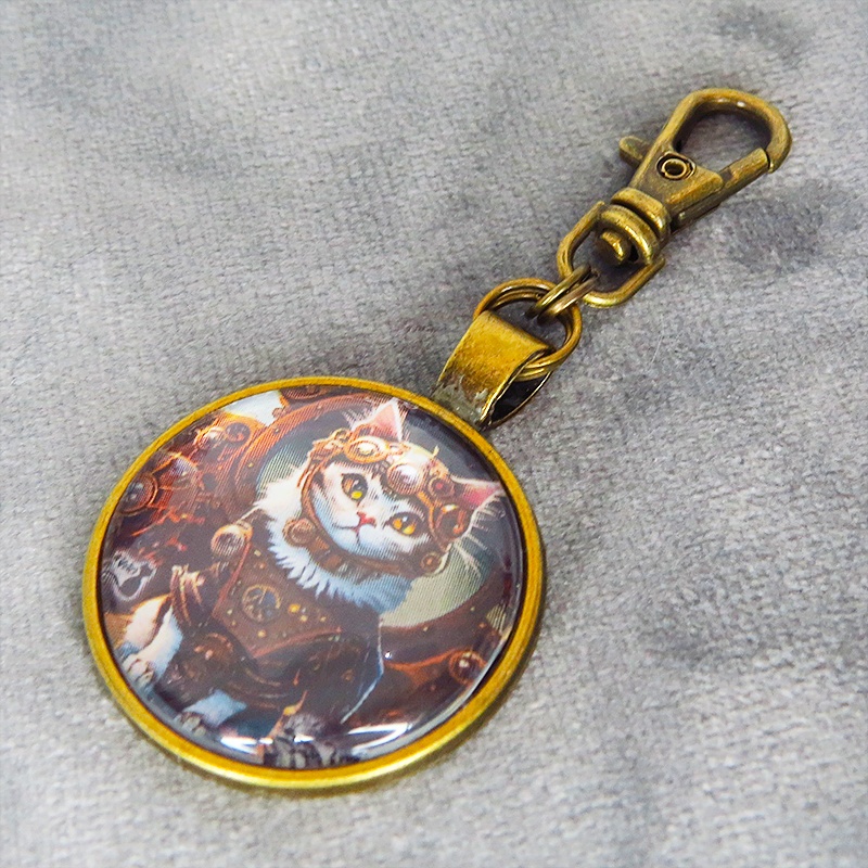 猫とスチームパンクなカボションガラスキーホルダー 零型アンティークゴールド仕様 金具変更可 バッグチャーム
