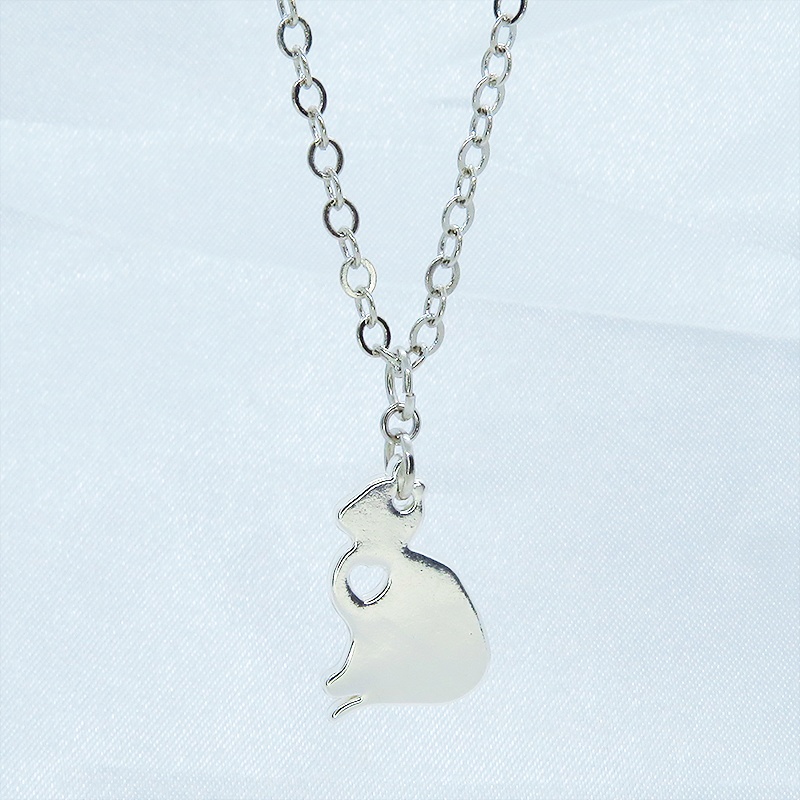 シルバーカラー 猫シルエットモチーフを使ったシンプルでコンパクトなネックレス 長さ調整可 ステンレス可