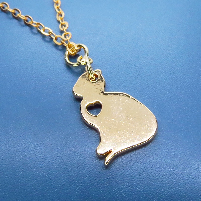 ゴールドカラー 猫シルエットモチーフを使ったシンプルでコンパクトなネックレス 長さ調整可 ステンレス可