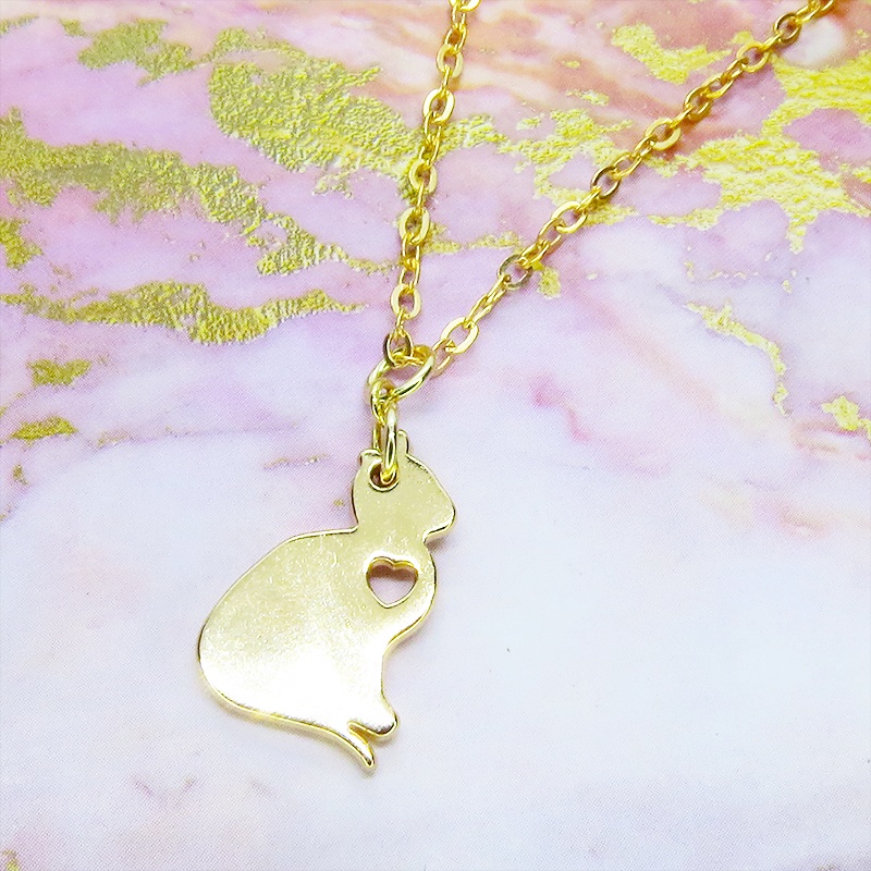ゴールドカラー 猫シルエットモチーフを使ったシンプルでコンパクトなネックレス 長さ調整可 ステンレス可