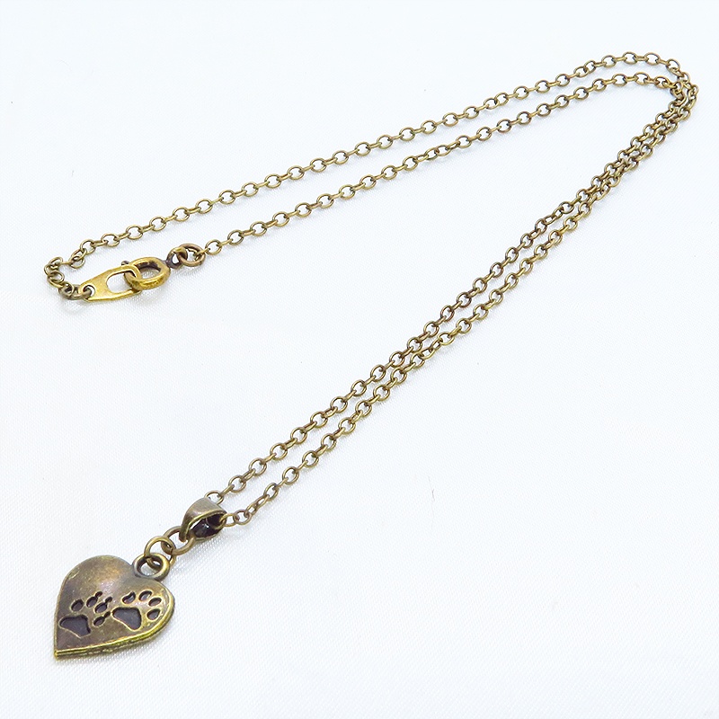 アンティークゴールド 肉球つきのハートモチーフを使ったシンプルでコンパクトなネックレス 長さ調整可 猫 犬