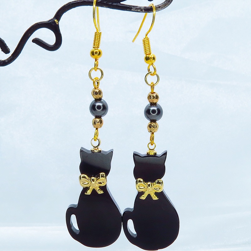 黒猫シルエットモチーフとスワロフスキー・パールの大人可愛いピアス ゴールド サージカル可