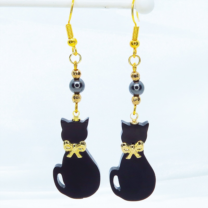黒猫シルエットモチーフとスワロフスキー・パールの大人可愛いピアス ゴールド サージカル可