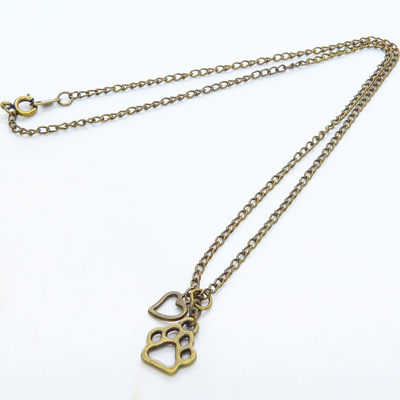 アンティークゴールド 肉球とハートを吊り下げたコンパクトでシンプルなネックレス 長さ調整可 猫 犬