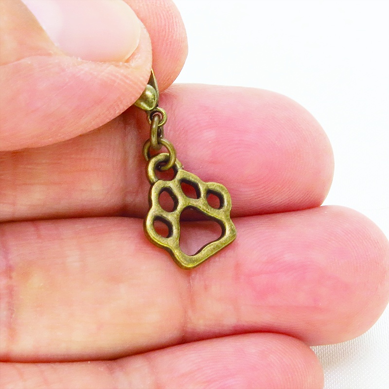 マスク・スマホチャーム アンティークゴールド ダイカット肉球モチーフのシンプルなチャーム 金具変更可 ジャックピン追加可
