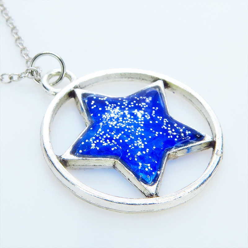 サファイアブルー 星のペンダントネックレス アンティークシルバー レジン 立体 長さ調整可 アジャスター追加可