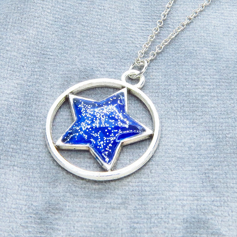サファイアブルー 星のペンダントネックレス アンティークシルバー レジン 立体 長さ調整可 アジャスター追加可