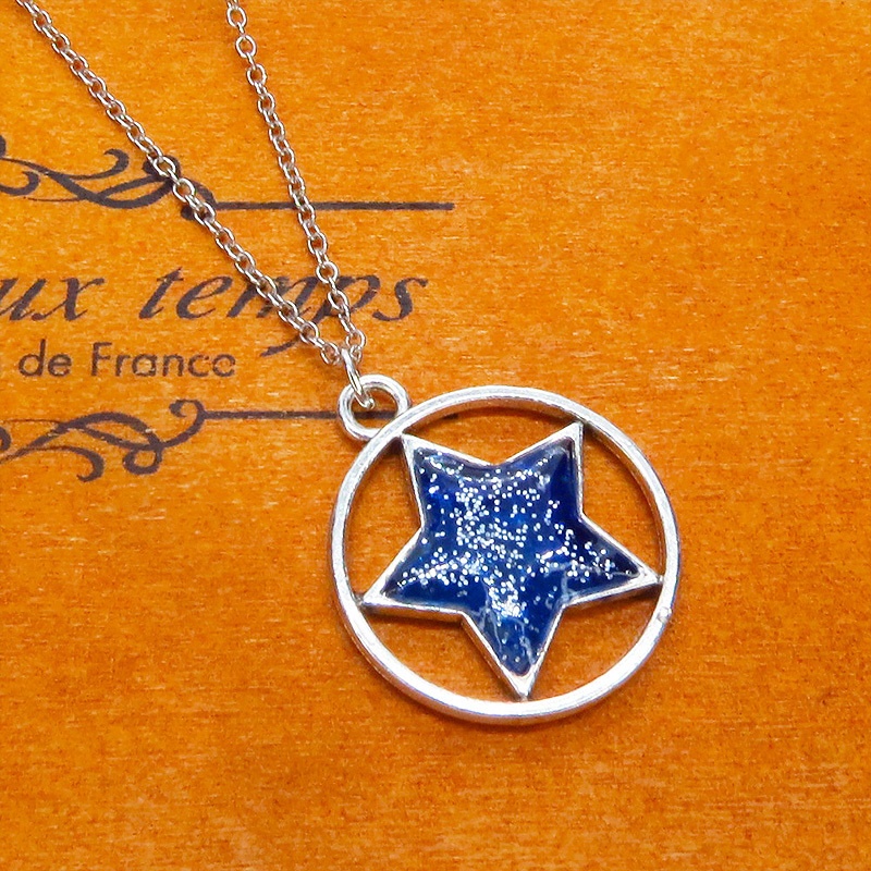 サファイアブルー 星のペンダントネックレス アンティークシルバー レジン 立体 長さ調整可 アジャスター追加可