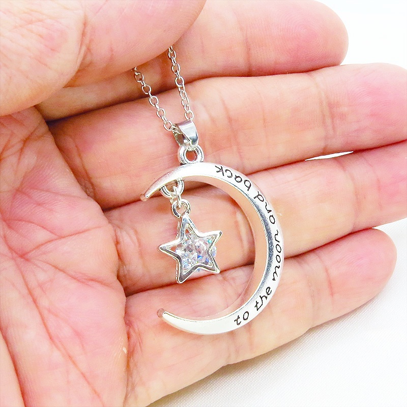 アンティークシルバー 三日月と星フレームのキュービックジルコニアをつり下げたペンダント・ネックレス 長さ調整可 アジャスター可