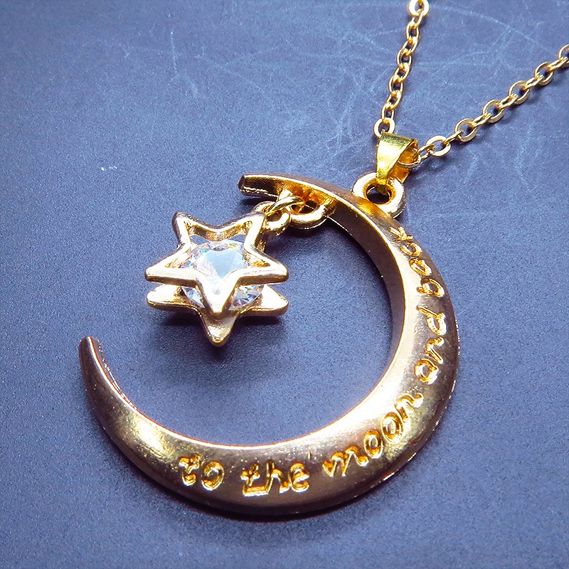 マットゴールド 三日月と星フレームのキュービックジルコニアをつり下げたペンダント・ネックレス 長さ調整可 アジャスター可
